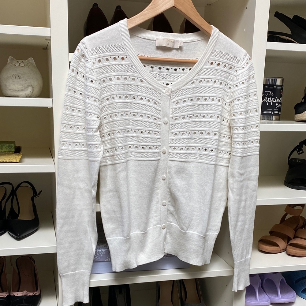 Chic White Women's Cardigan. Size M. EUC. 💯 Cotton.